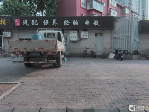 建南汽修保养轮胎电瓶