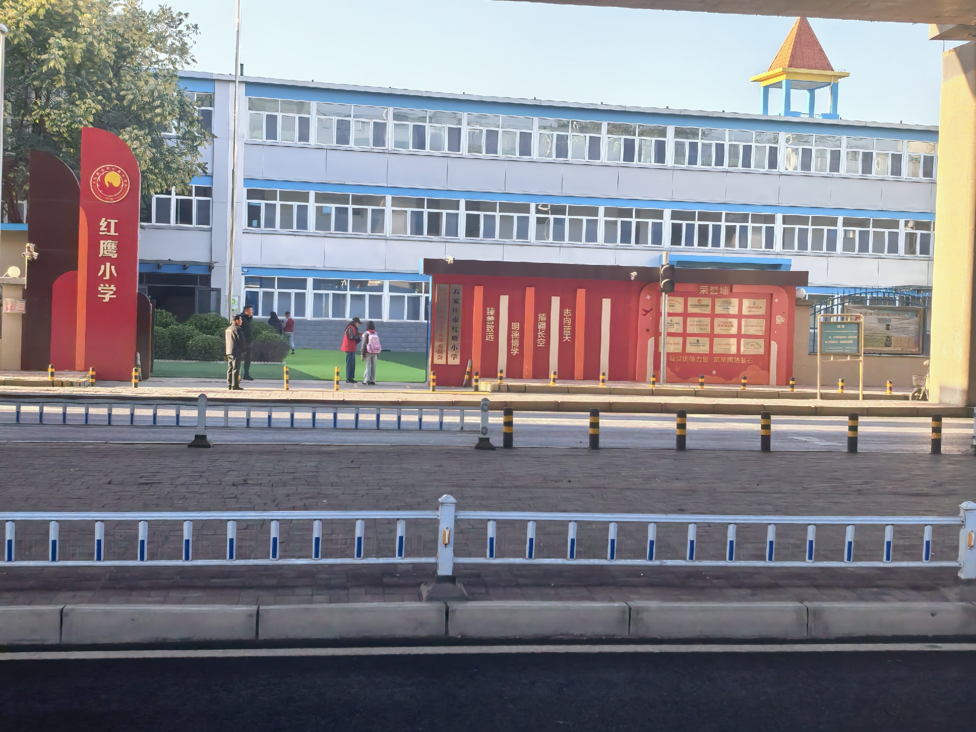红鹰小学