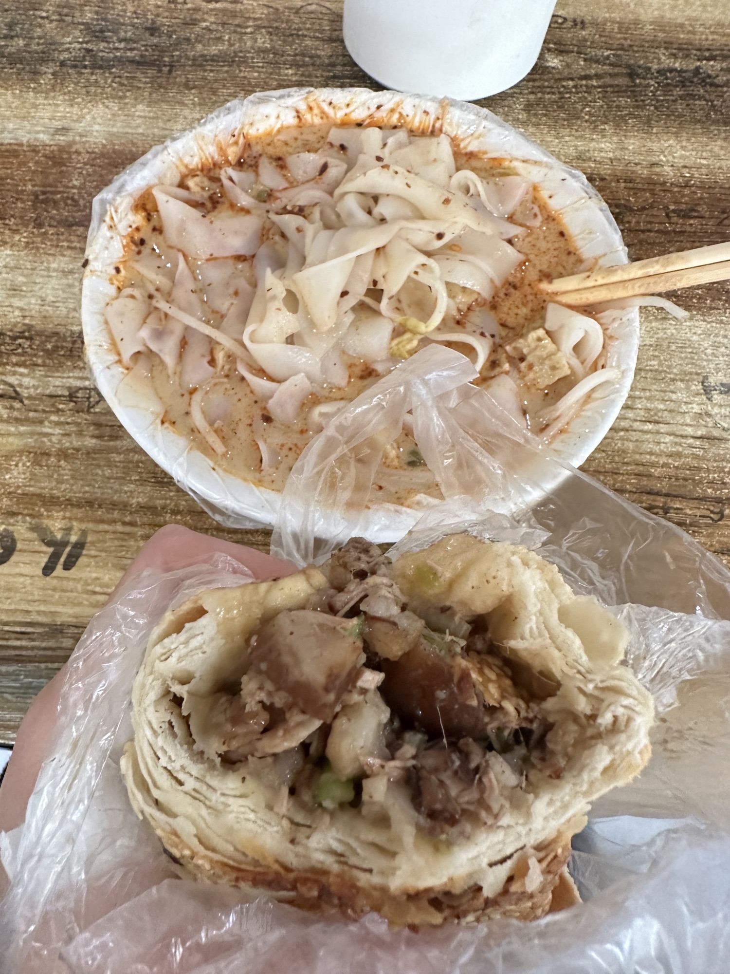 哑巴烧饼夹肉凉皮白吉馍