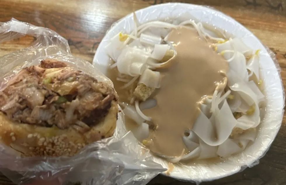哑巴烧饼夹肉凉皮白吉馍