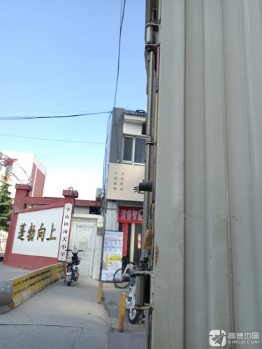 平山镇南关小学
