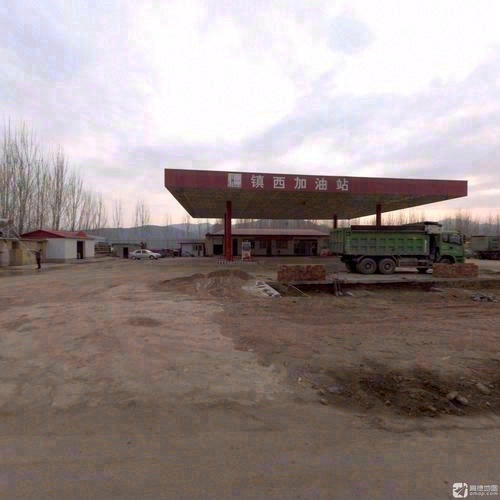镇西加油站