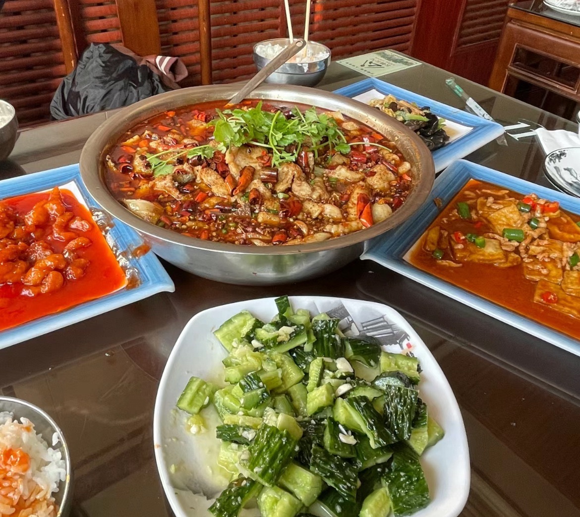 成都川菜鱼庄(盛世华安店)一家只做活鱼的老店