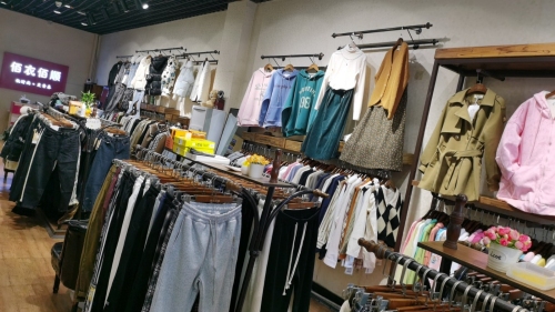 佰衣佰顺服装店