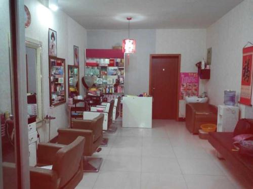 女皇国际发艺(银山花园北区店)