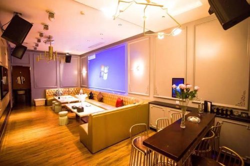 雨格纯KTV(旺角大厦店)