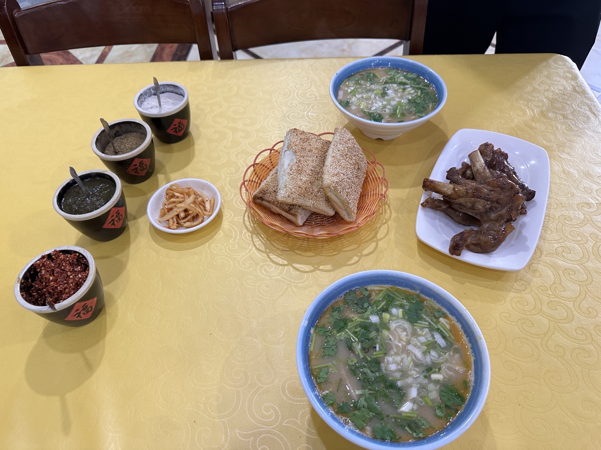 机场路缸炉烧饼羊肉汤