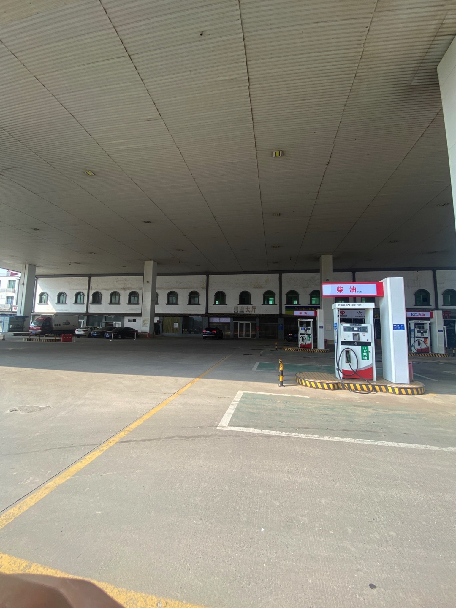 新时代石油加油站