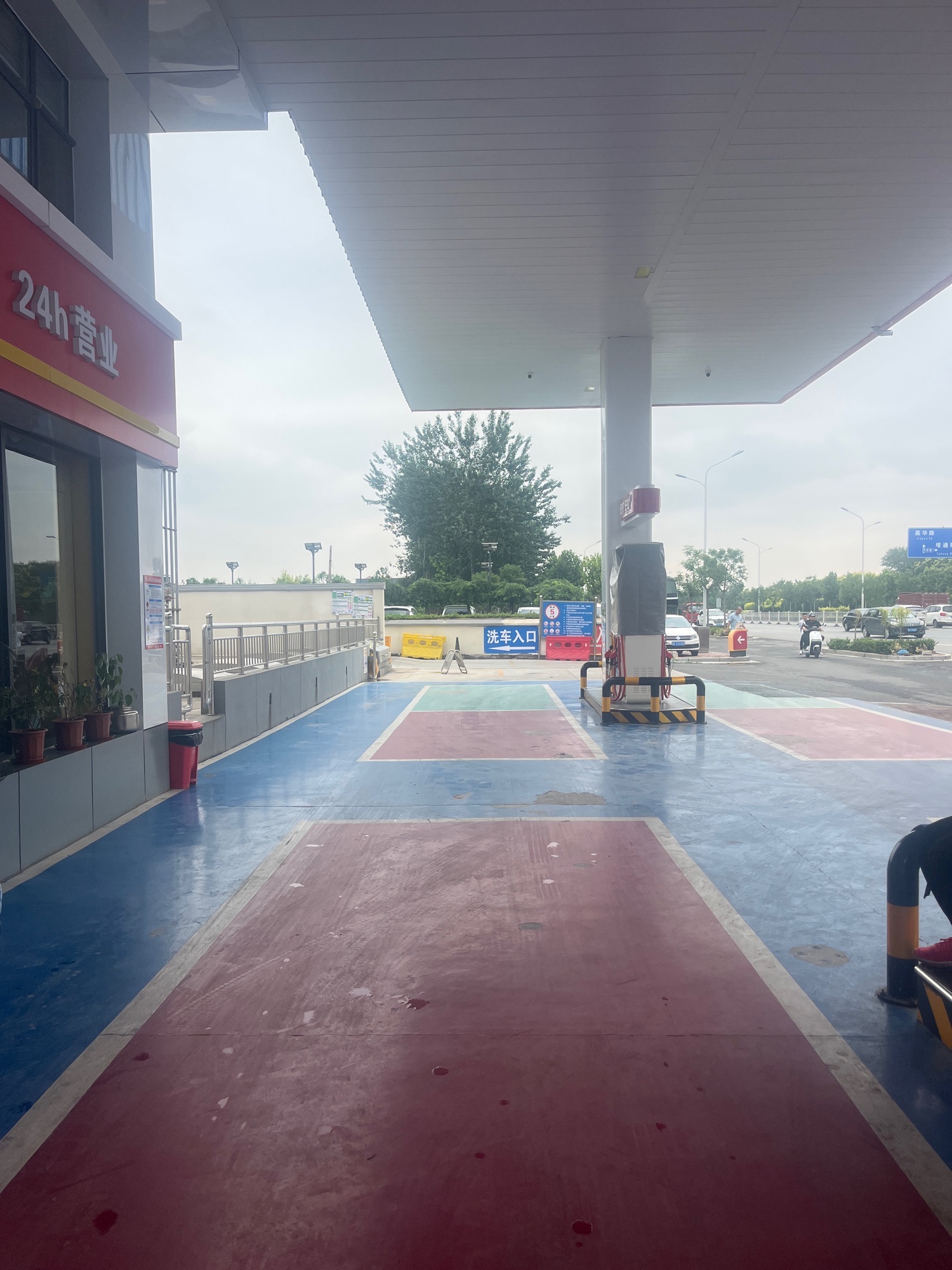 新时代石油加油站