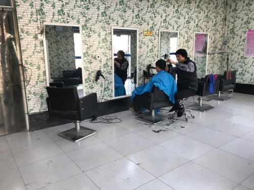 风尚造型理发店(万城大街)