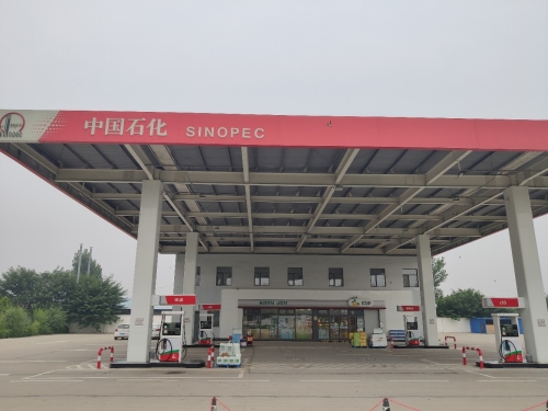 中国石化门口加油站