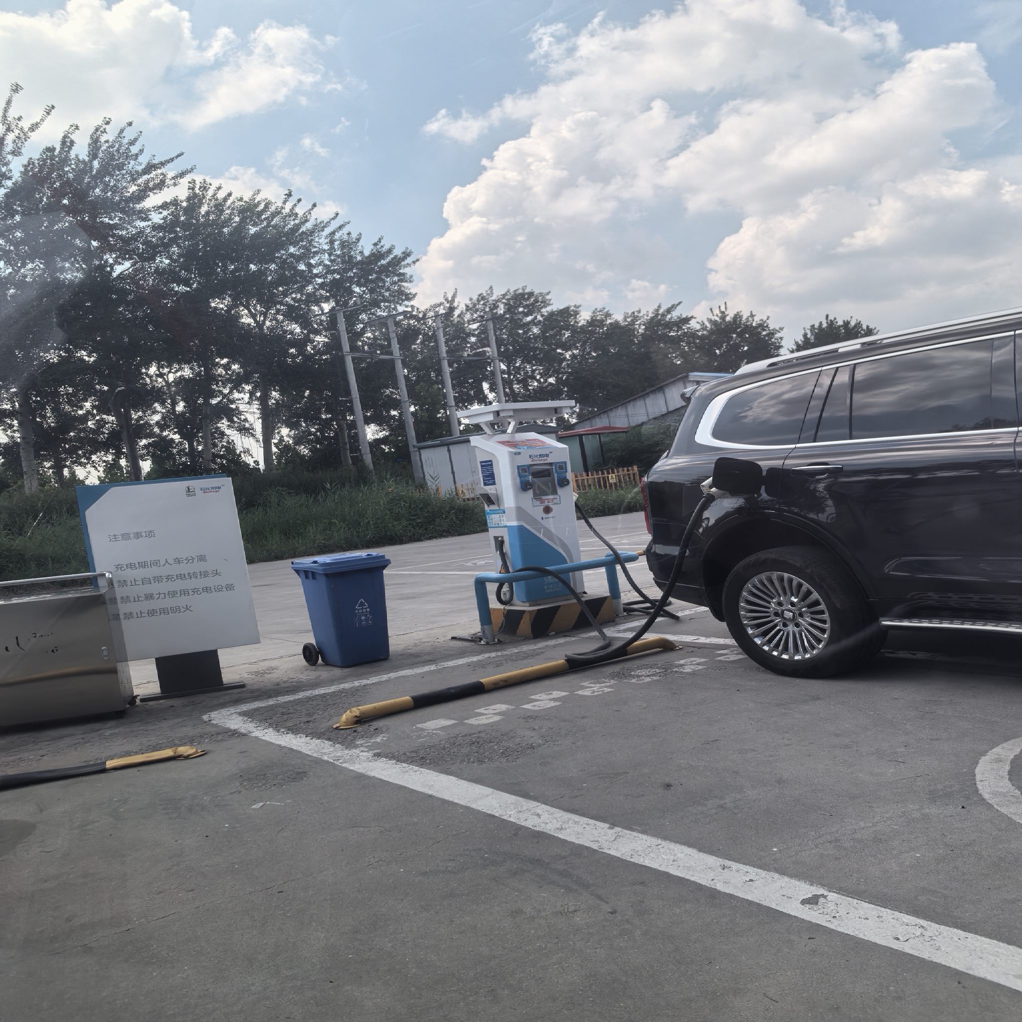 中国石化门口加油站