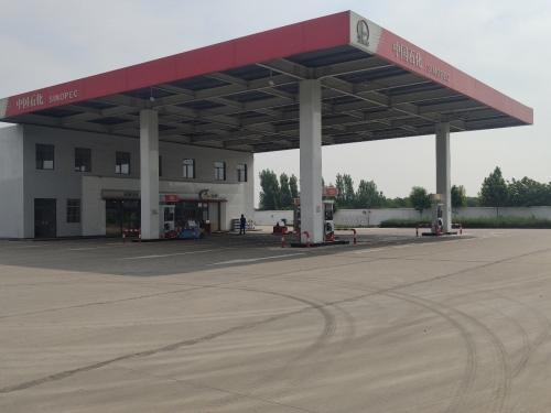 中国石化门口加油站