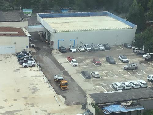 锐跑汽车贸易园区