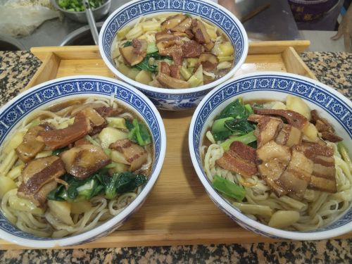大灵寿手擀腌肉面