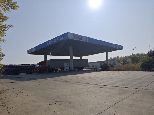 中国燃气工业新区LNG加气站