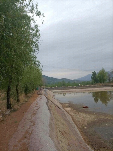 赞皇县百草山庄垂钓园