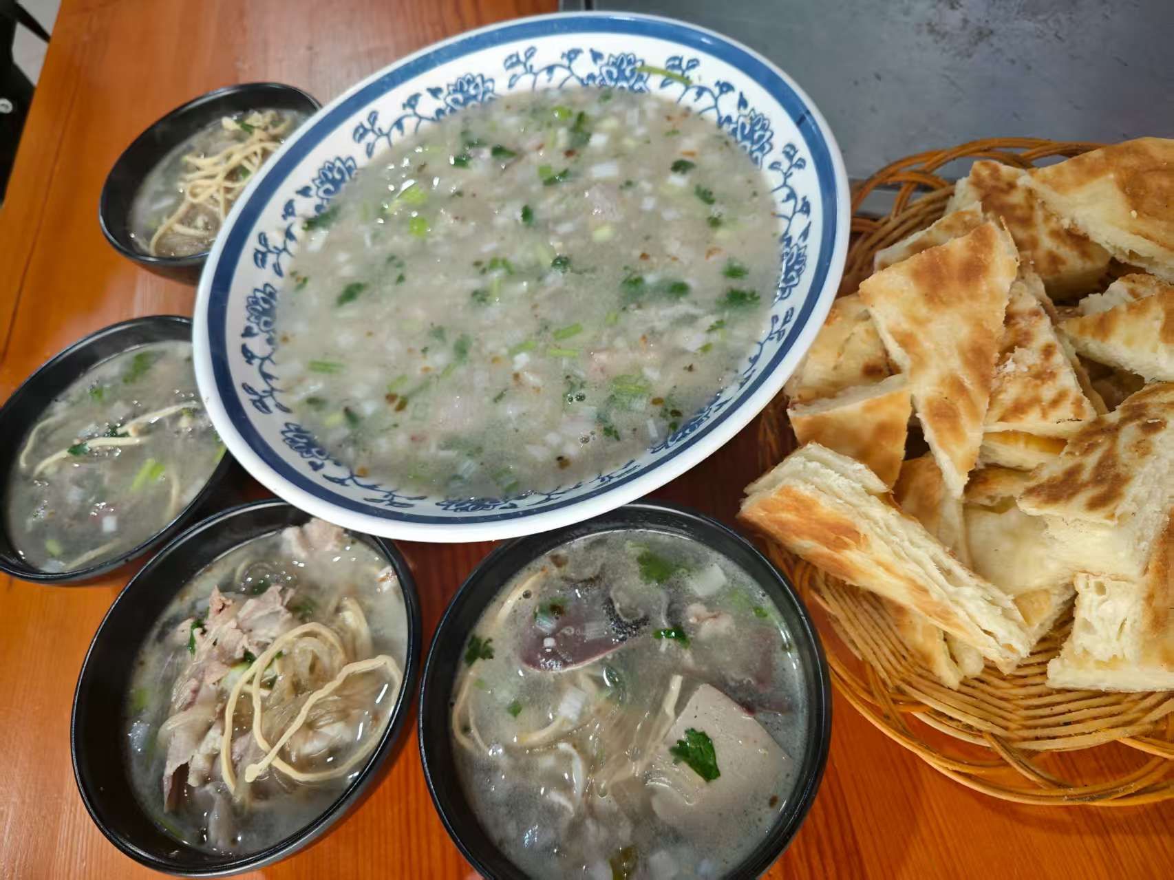 刘记羊汤馆(机场店)