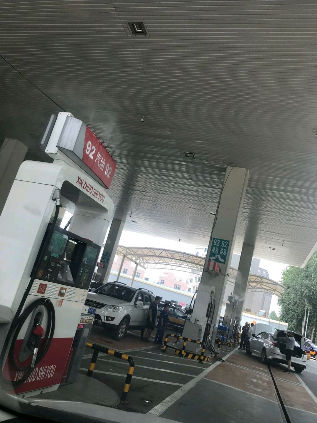 中油昆仑新安LNG加气站