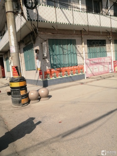 西吕津村爱梅超市