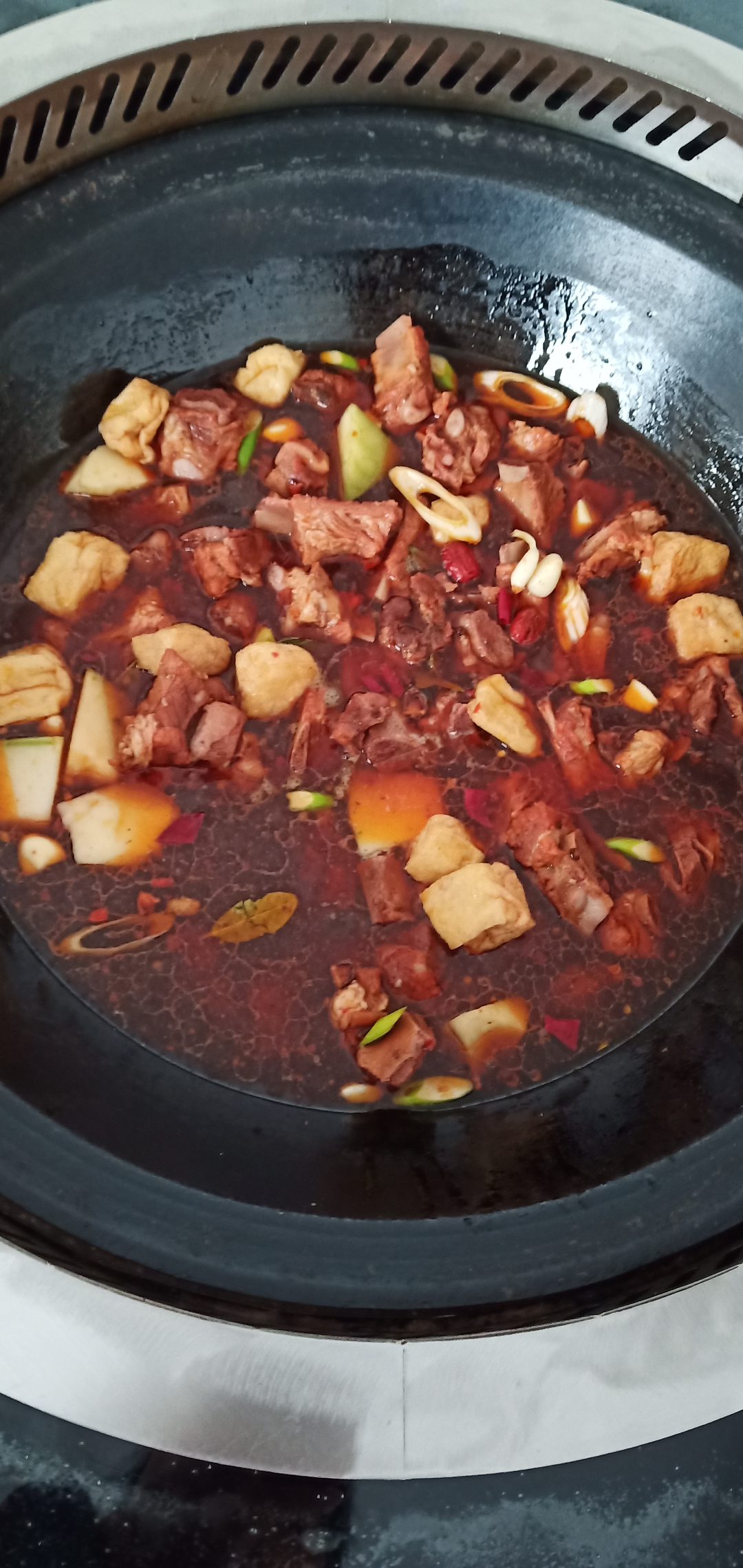 灶台鱼铁锅炖