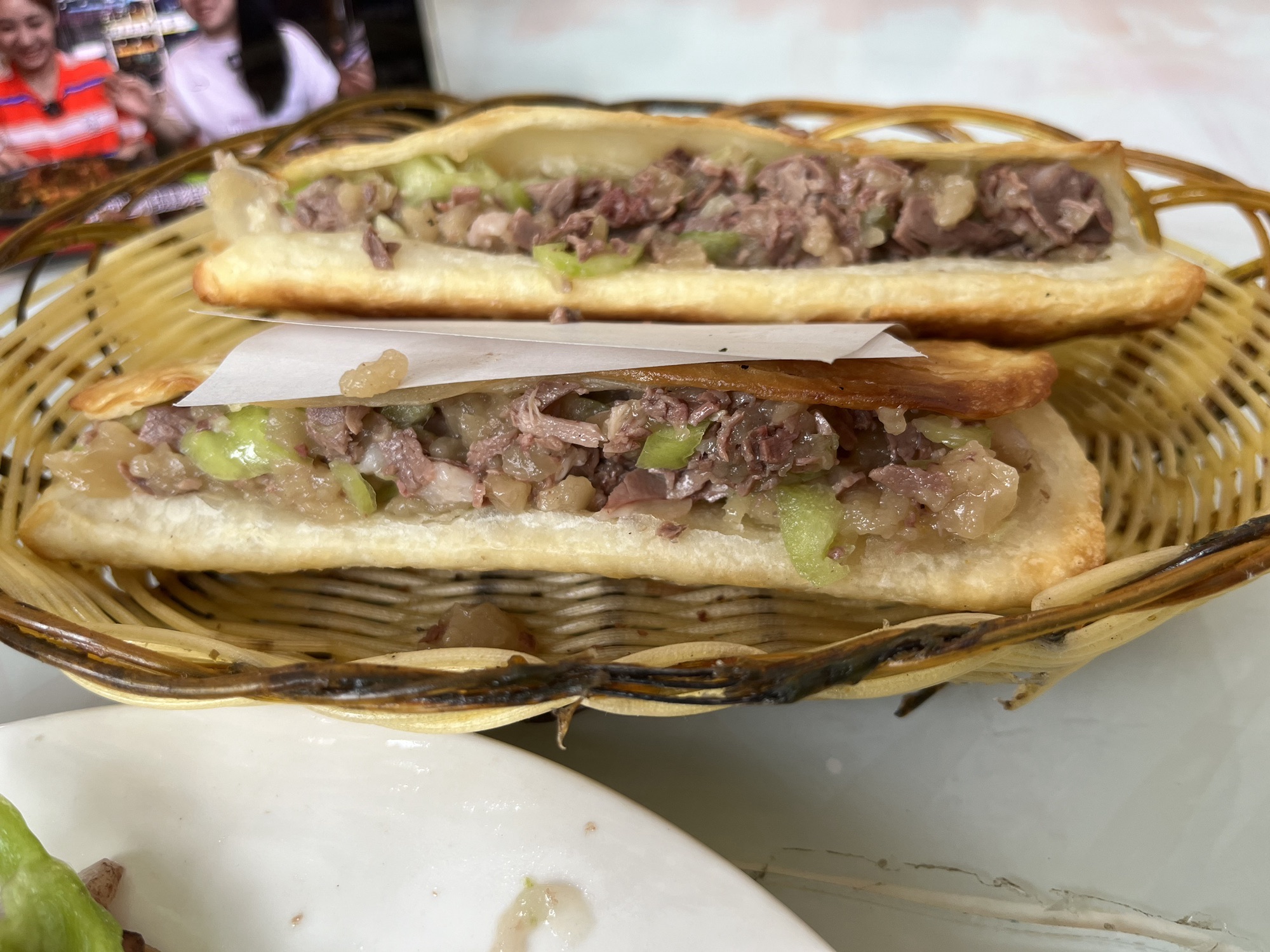 雪华大饼羊汤驴肉火烧