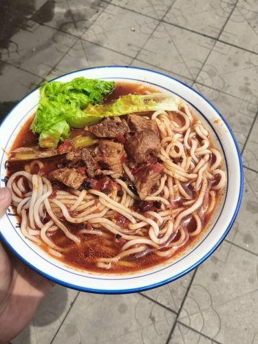 大碗香骨汤面