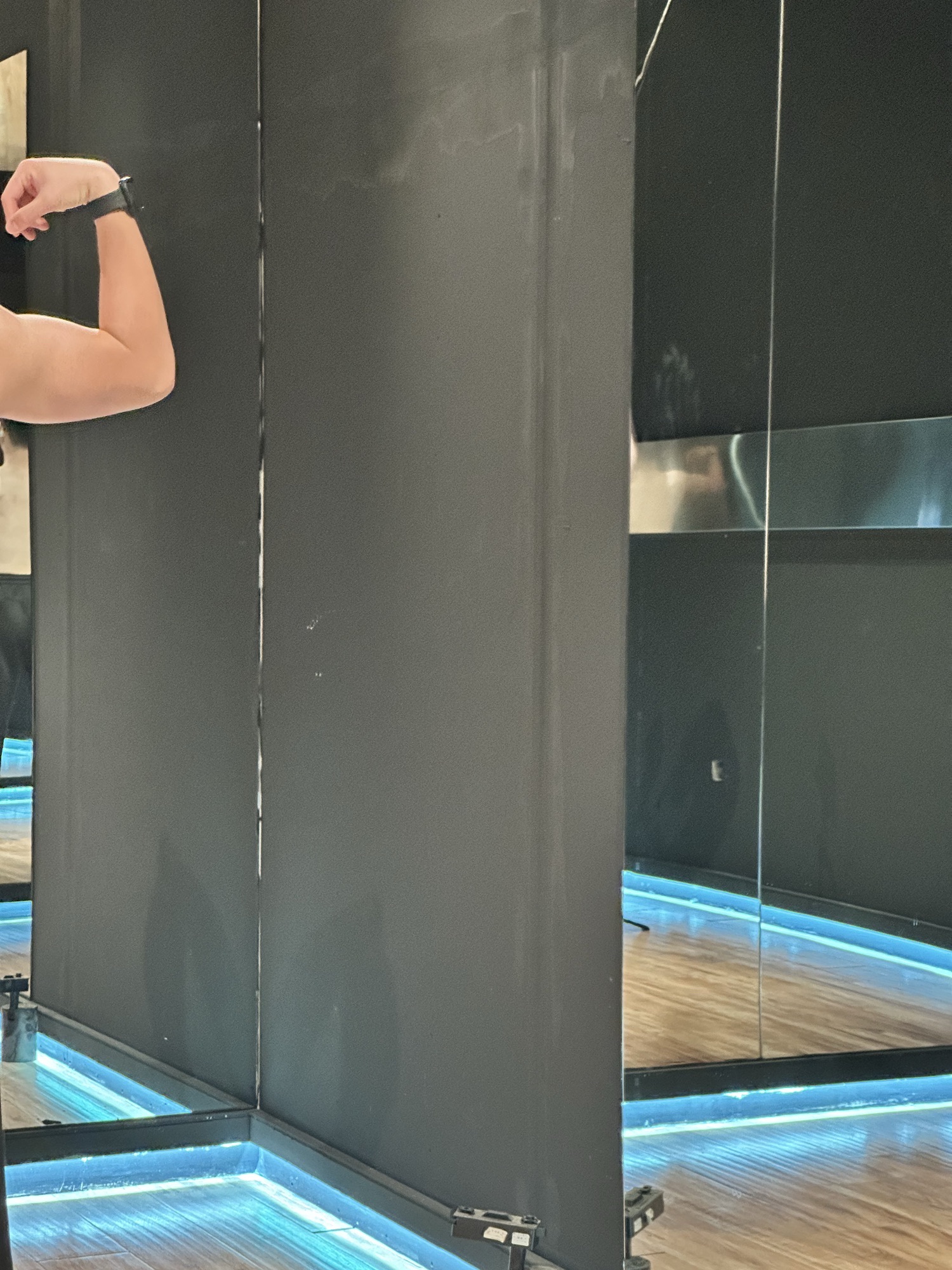 拿铁健身房LiftWeightsGYM