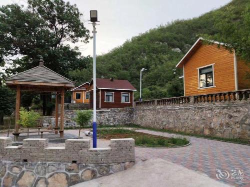 苍岩山木屋民宿(河边路分店)
