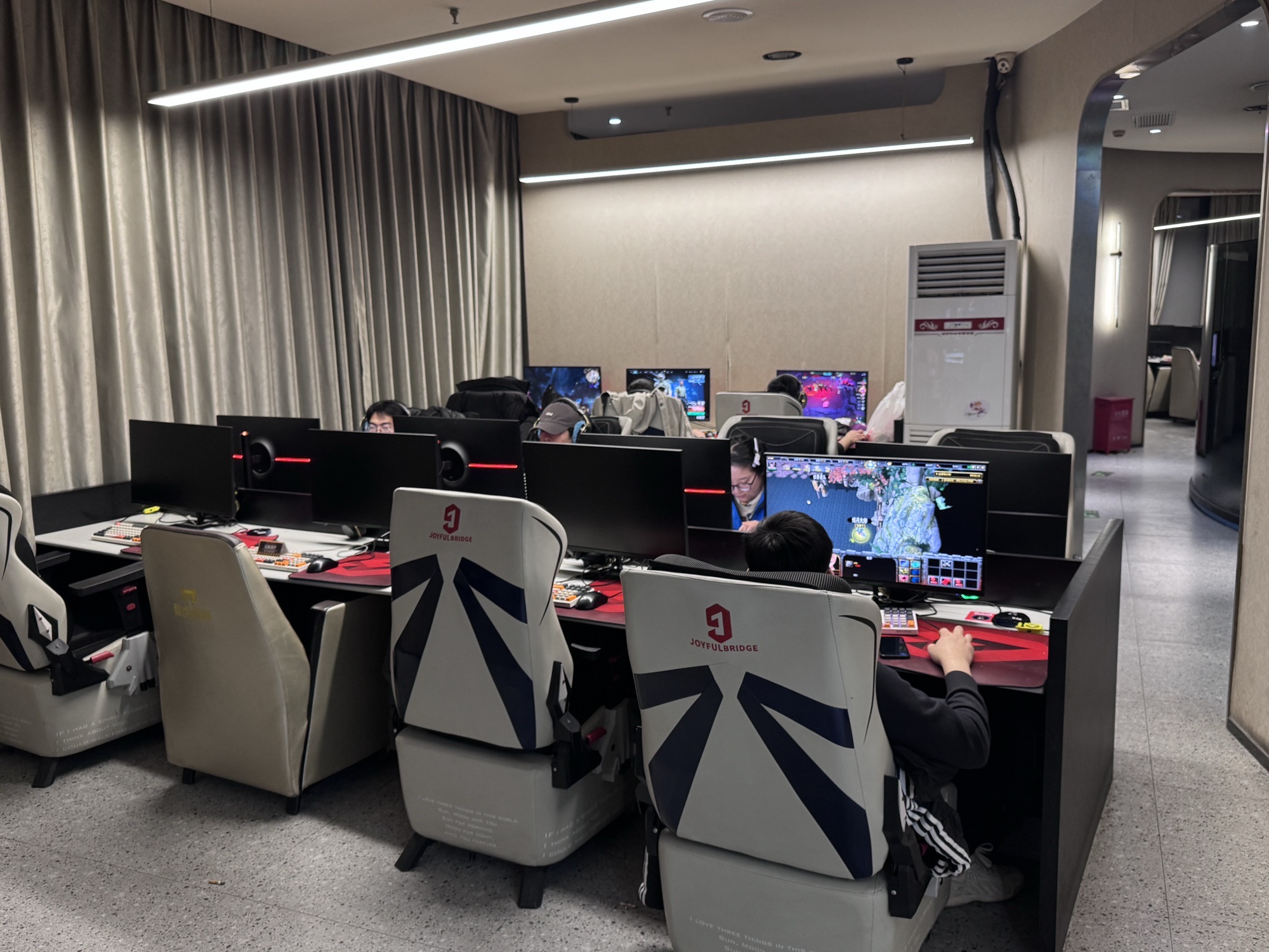 九色虹电竞(金泰店)