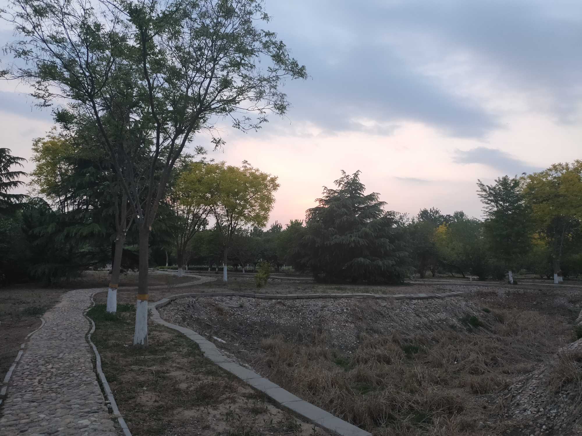 河北化工医药职业技术学院-本草园