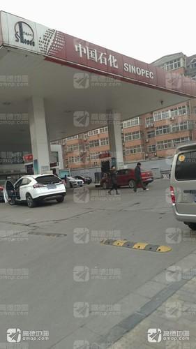 中国石化和西一加油站