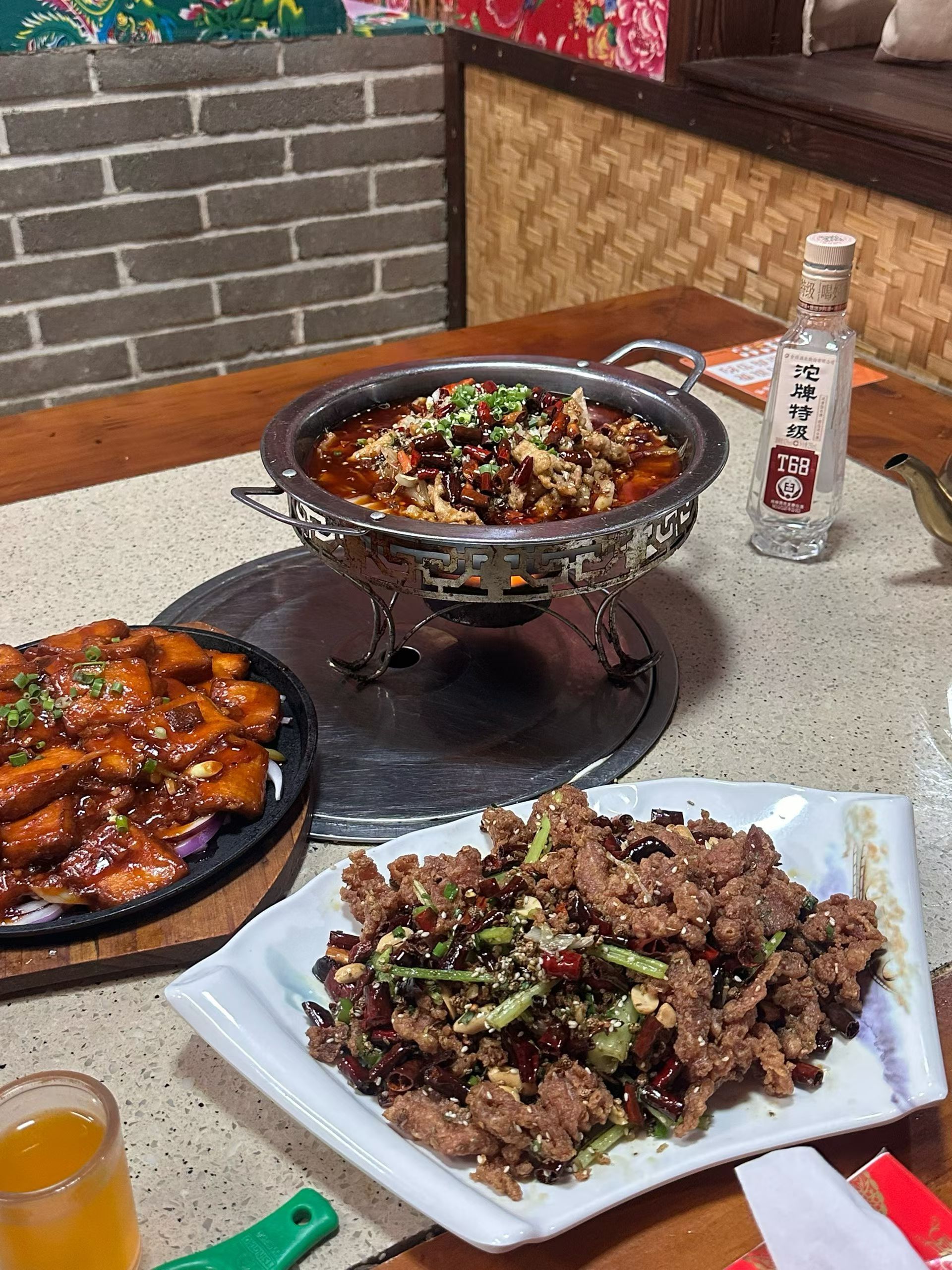 梧桐树炒菜烧烤