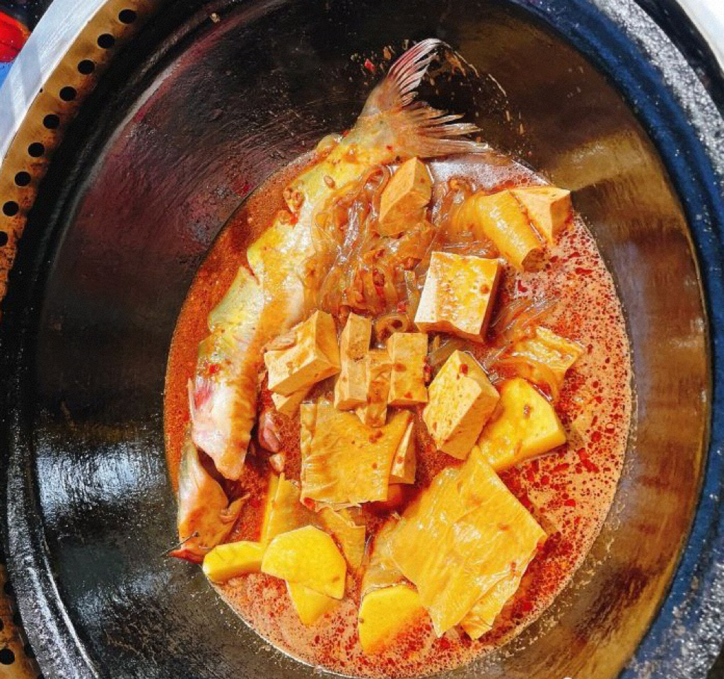 杨家大院铁锅炖(林荫春天店)