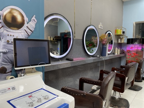 一格沙龙95后美发潮店(大河店)每天营业