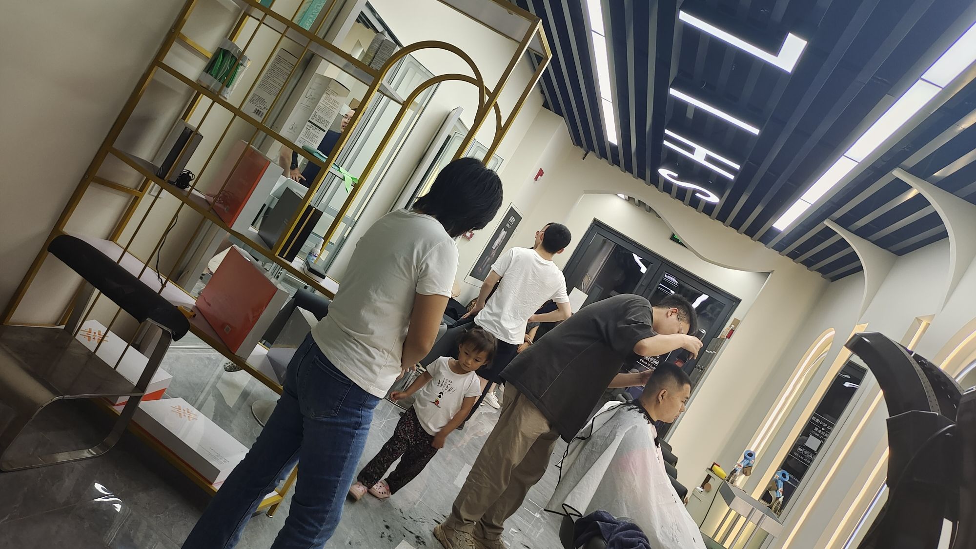 拾里造型(万科新都会店)