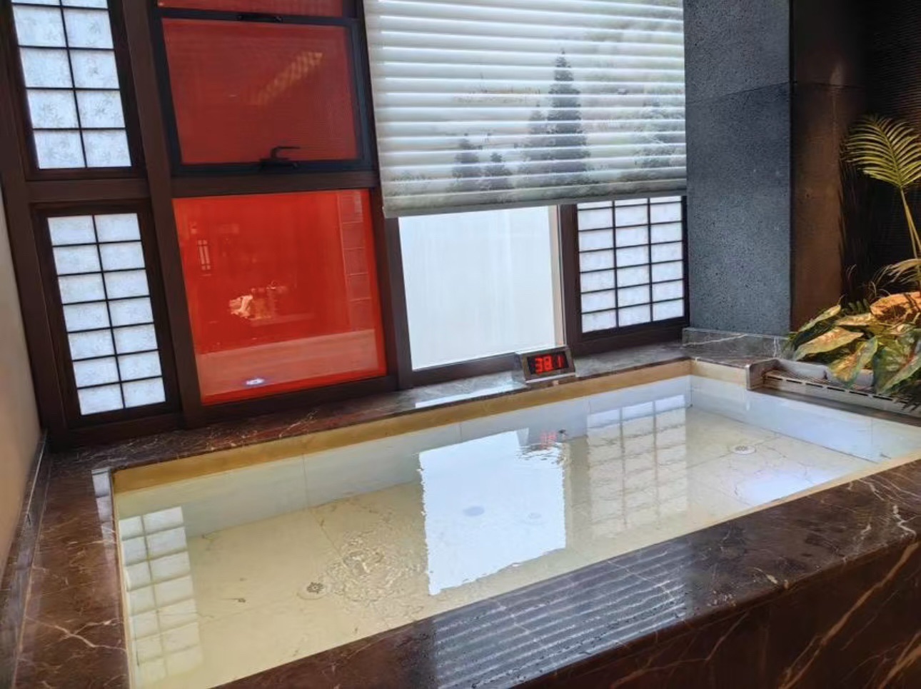 汤泉宫(石家庄宝能中心店)