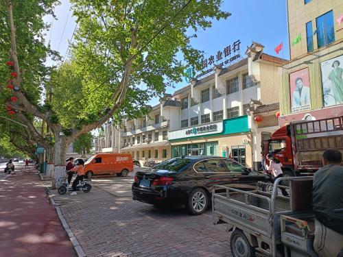 汽车充电站(高邑县睿柏云酒店)