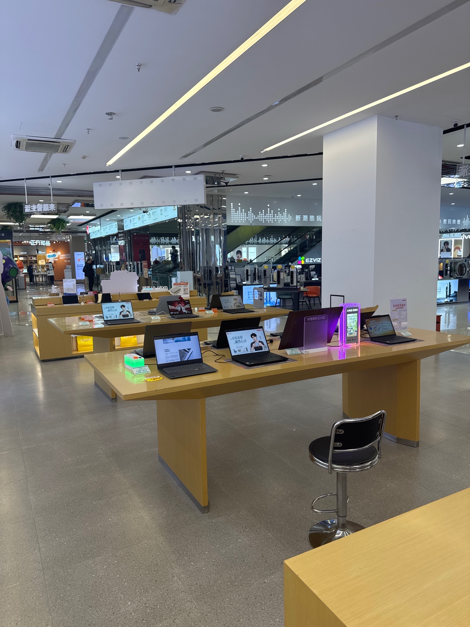 联想官方直营店(新百广场店)
