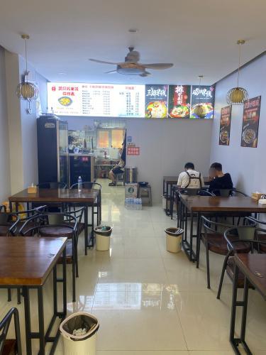 鲍汁鲜黄焖鸡米饭