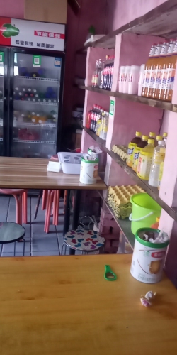 周瑞鹏小吃店