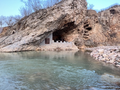 南障城卧虎山露营基地