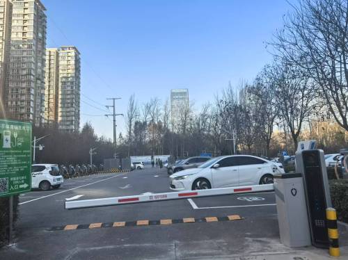汽车充电站(中国石化共享体育场充电站)
