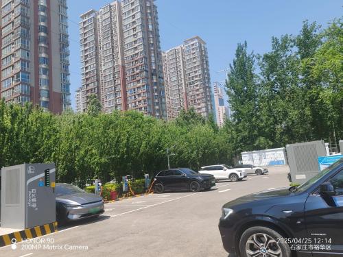 汽车充电站(中国石化共享体育场充电站)