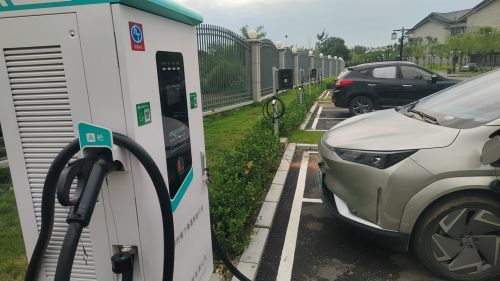 厚腾智能汽车充电站(滹沱宾馆)