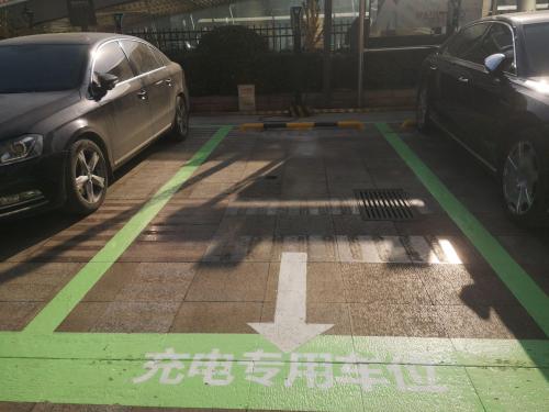 开迈斯汽车充电站(石家庄市云瑧世纪大饭店地上站)