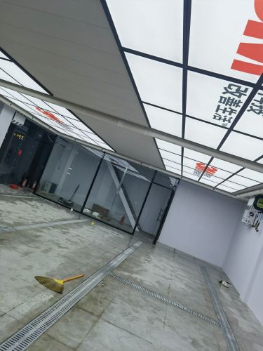 大拇指汽车贴膜3M施工中心