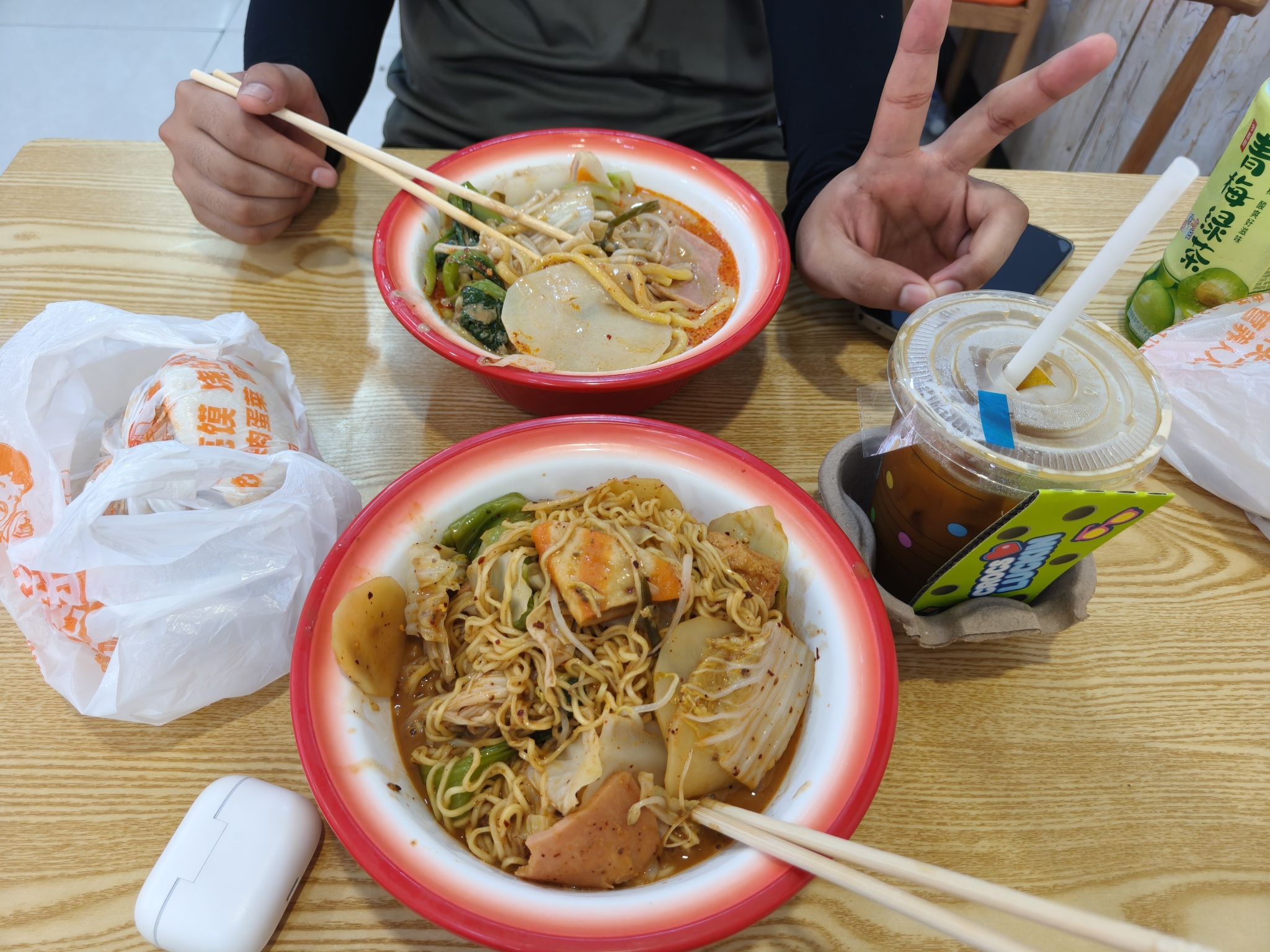 黏黏糊糊砂锅面.炸串