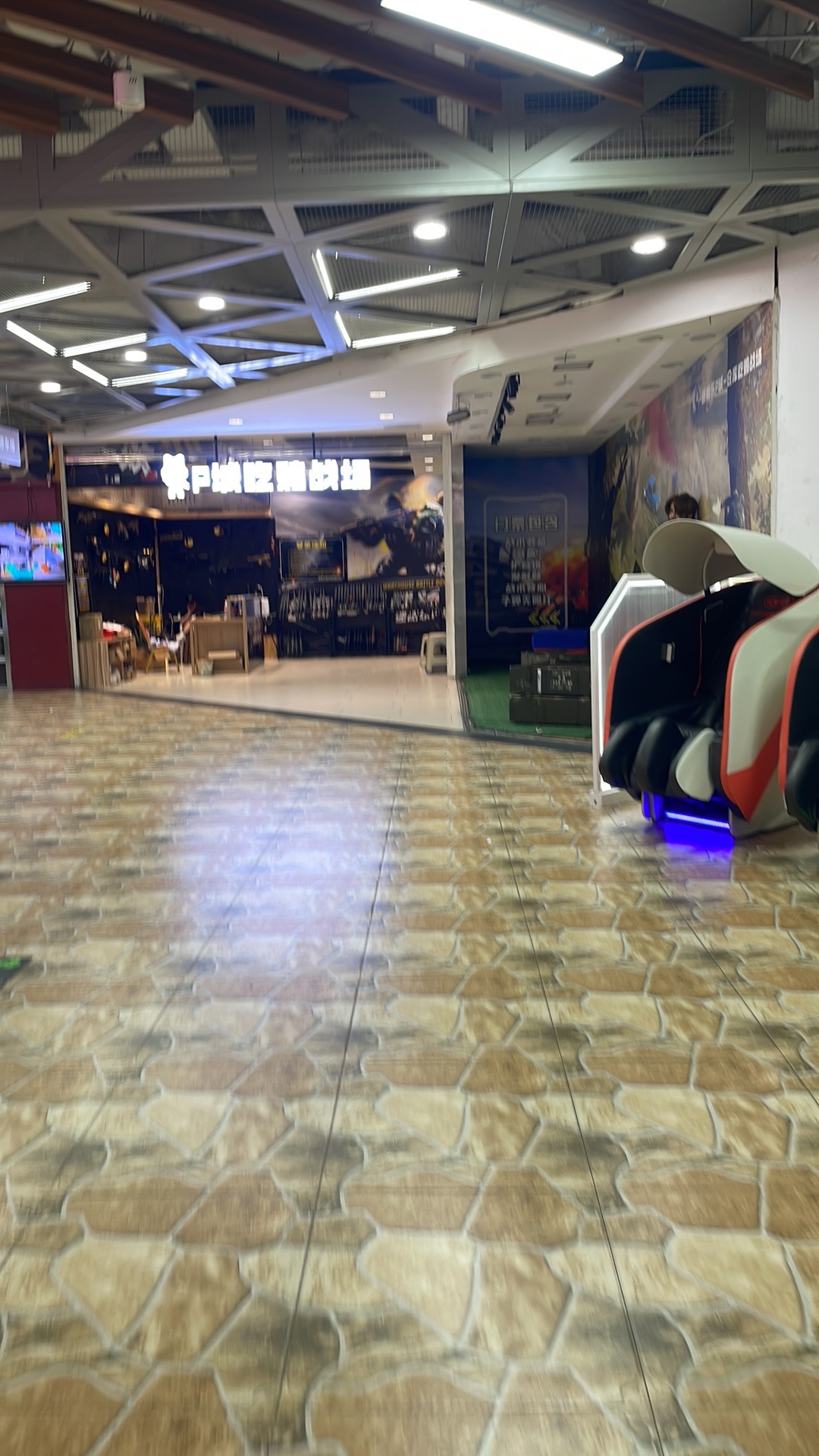 迷斯乐P城仓库吃鸡战场(乐汇城店)