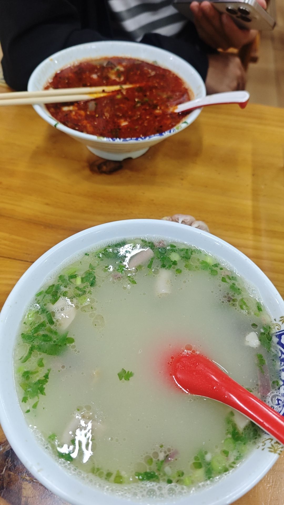 山坡羊带皮羊肉羊汤烙饼
